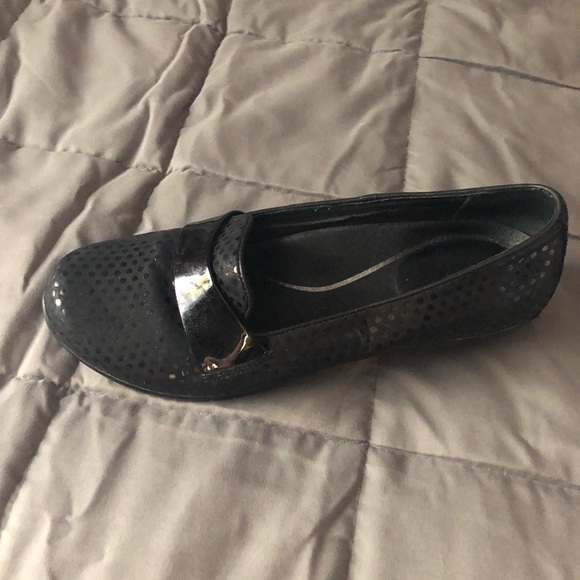 Dansko Shoes - Dansko Black dot flats